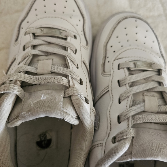 Nike White Kids Sneakers - Picture 9 of 11